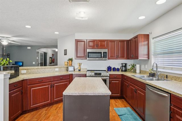 1438 BLOSSOM BAYOU CIRCLE, Ruskin, FL 33570