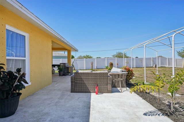 1438 BLOSSOM BAYOU CIRCLE, Ruskin, FL 33570