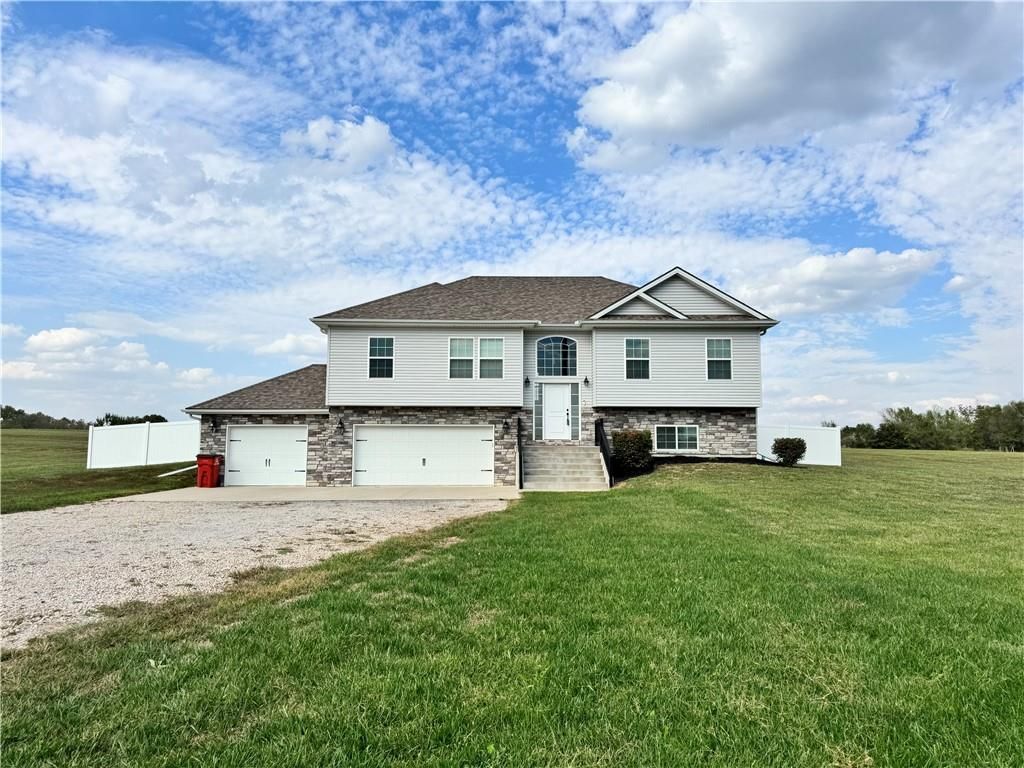 50 NW 151st Road, Centerview, MO 64019