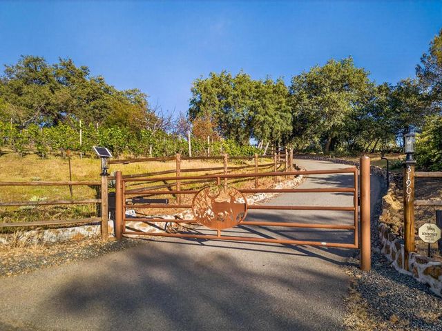 31907 Calle El Potrero, Pauma Valley, CA 92061