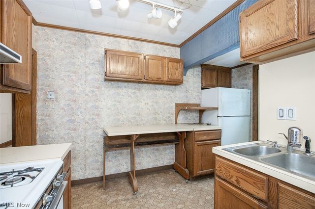 3131 Essex Road, Cleveland Heights, OH 44118