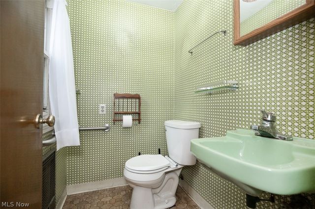 3131 Essex Road, Cleveland Heights, OH 44118