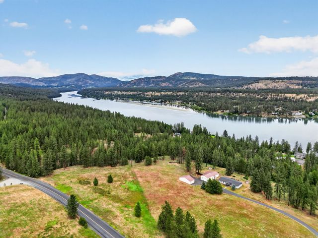 18911 N South Bank Rd, Nine Mile Falls, WA 99026