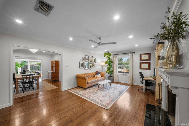 330 W AGARITA AVE, San Antonio, TX 78212