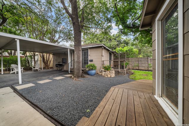 330 W AGARITA AVE, San Antonio, TX 78212
