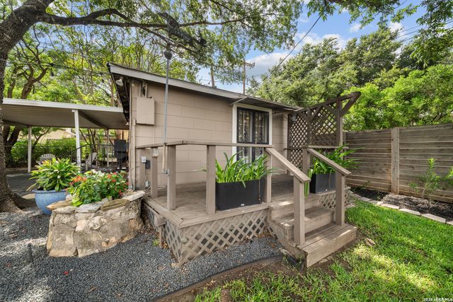 330 W AGARITA AVE, San Antonio, TX 78212
