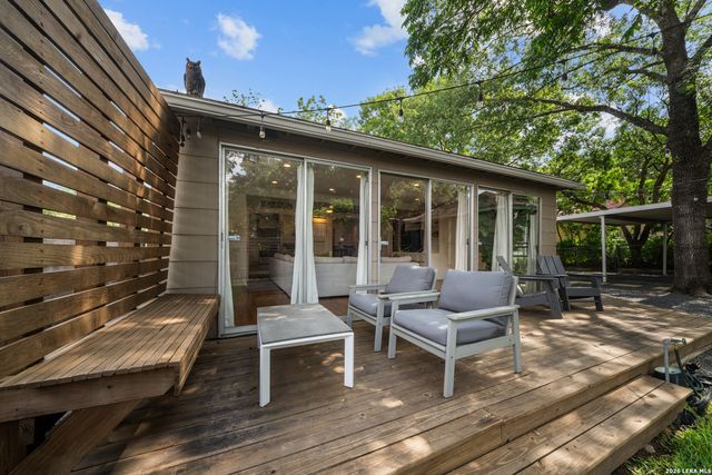 330 W AGARITA AVE, San Antonio, TX 78212