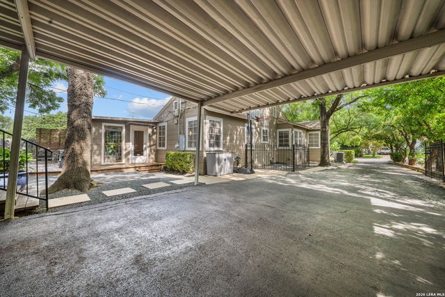 330 W AGARITA AVE, San Antonio, TX 78212