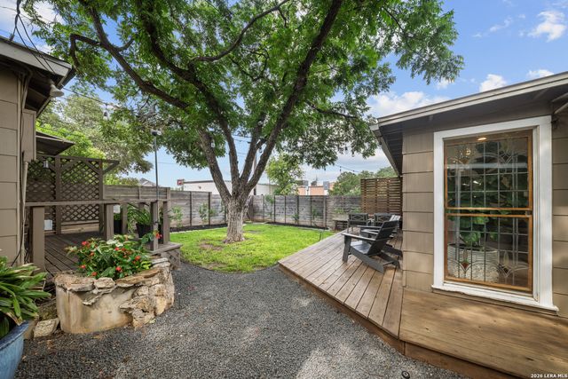 330 W AGARITA AVE, San Antonio, TX 78212