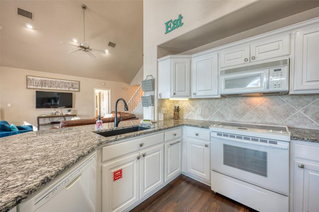 800 Scenic LOOP, Kingsland, TX 78639