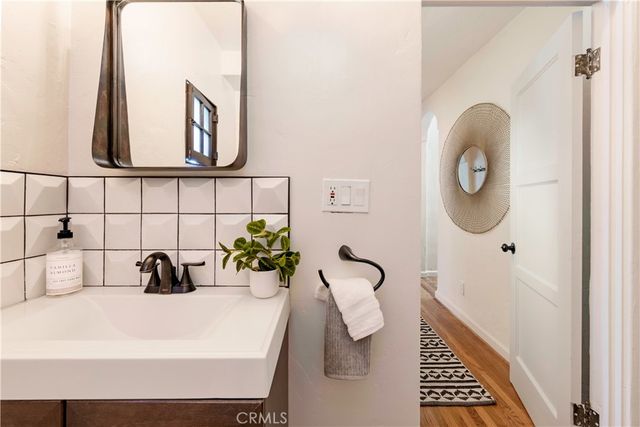 4252 S Norton, Los Angeles, CA 90008