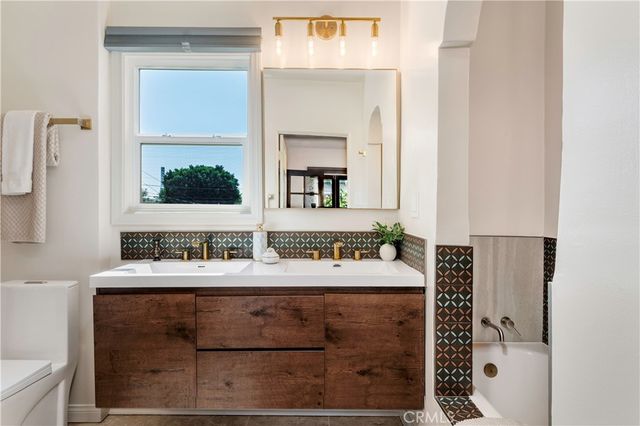 4252 S Norton, Los Angeles, CA 90008