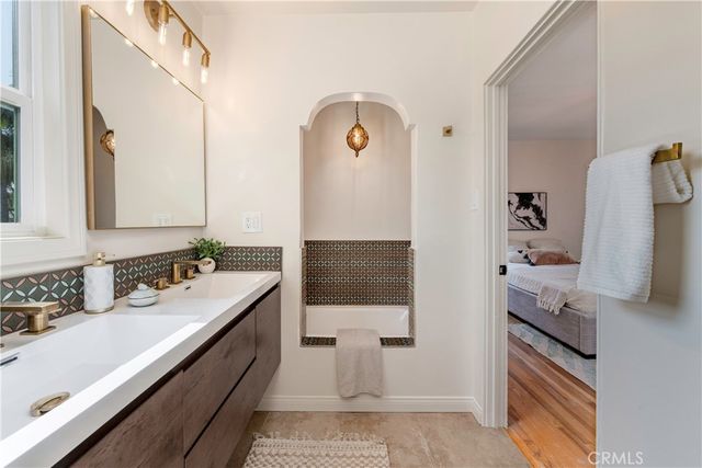 4252 S Norton, Los Angeles, CA 90008