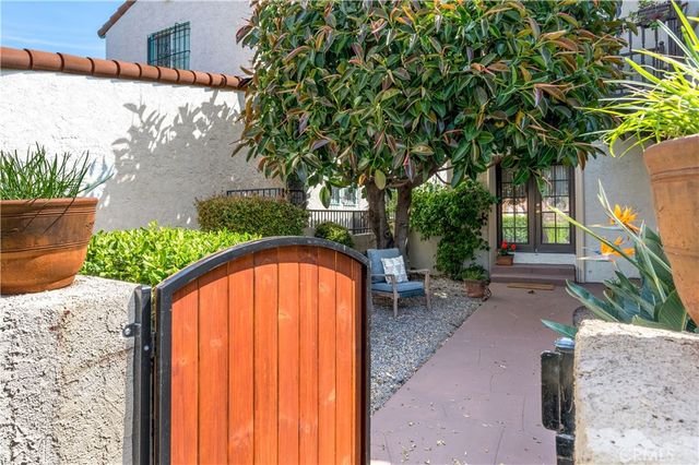 4252 S Norton, Los Angeles, CA 90008