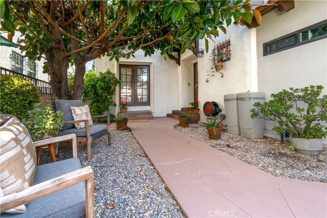 4252 S Norton, Los Angeles, CA 90008