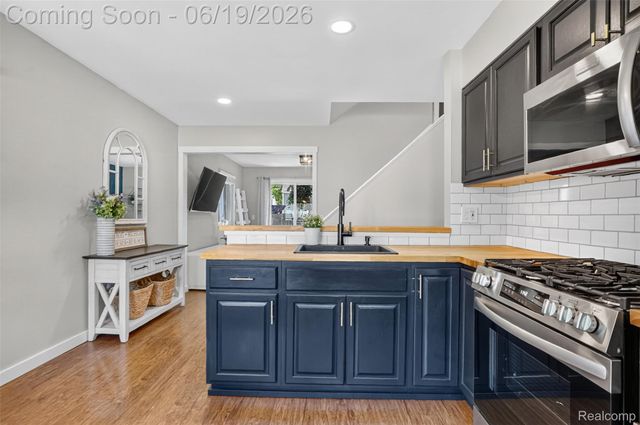 1037 Miami Avenue, Waterford Charter Township, MI 48327