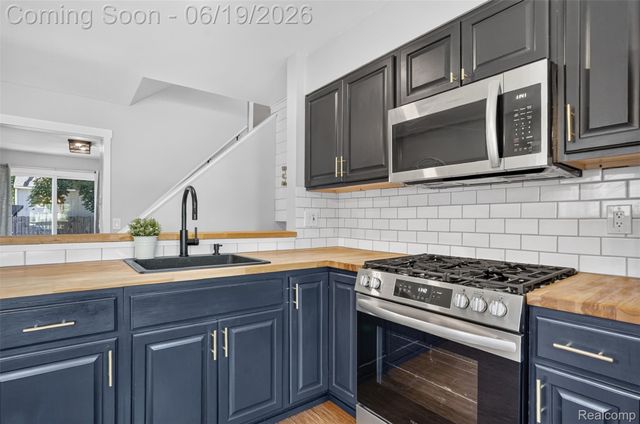 1037 Miami Avenue, Waterford Charter Township, MI 48327