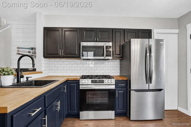 1037 Miami Avenue, Waterford Charter Township, MI 48327