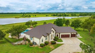 10401 N Woodlawn St, Valley Center, KS 67147