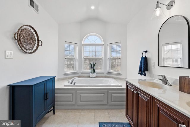 52 ARBOR CIR, Colmar, PA 18915