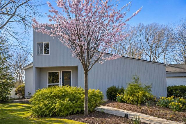 11 N Quarter Road, Westhampton, NY 11977