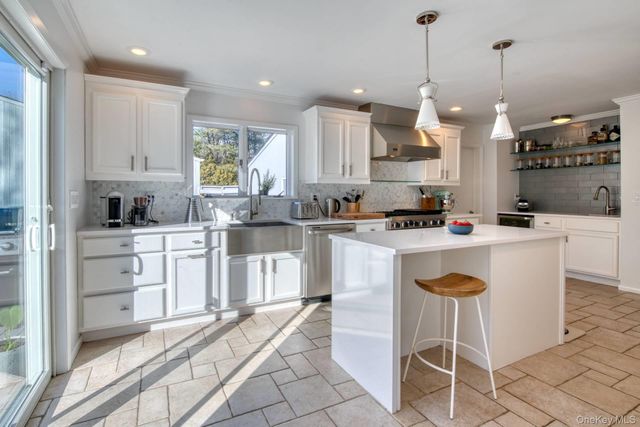11 N Quarter Road, Westhampton, NY 11977
