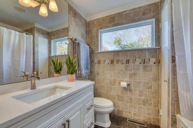 11 N Quarter Road, Westhampton, NY 11977