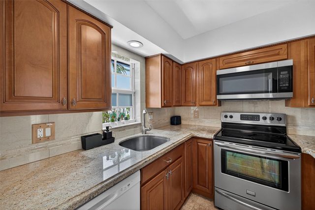 2708 NE 14th Street Causeway 2, Pompano Beach, FL 33062