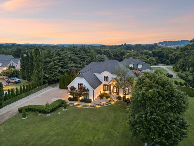 2112 Summer Hill Cir, Franklin, TN 37064