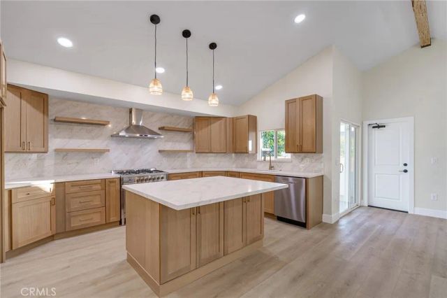 700 W 10th Street, Azusa, CA 91702