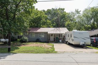 1034 S Washington Avenue, Fayetteville, AR 72701