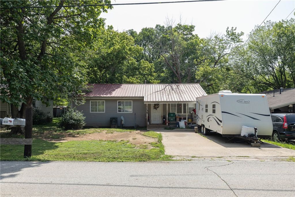 1034 S Washington Avenue, Fayetteville, AR 72701