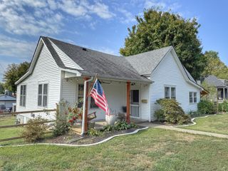 701 W 5th Street, Dickson, TN 37055