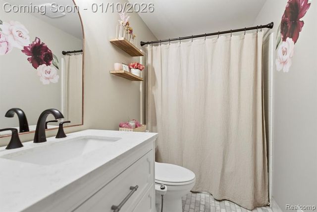 484 Waterbury Court, Belleville, MI 48111