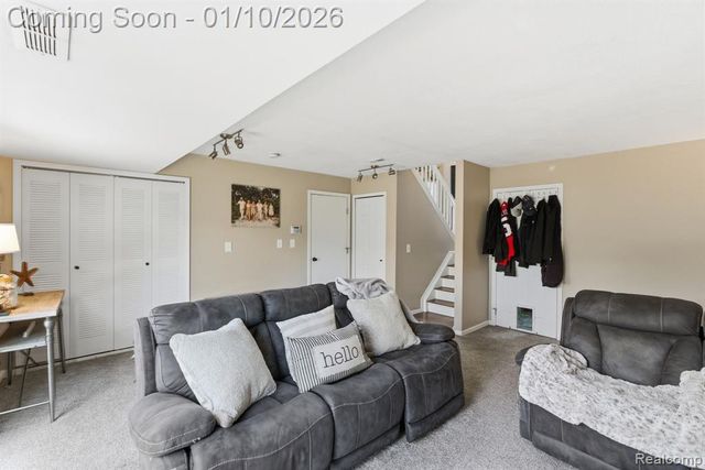 484 Waterbury Court, Belleville, MI 48111