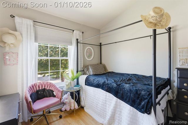 484 Waterbury Court, Belleville, MI 48111