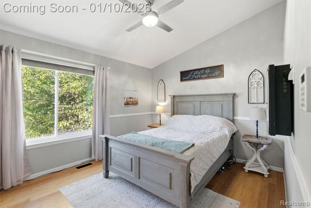 484 Waterbury Court, Belleville, MI 48111