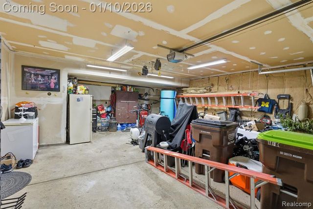 484 Waterbury Court, Belleville, MI 48111