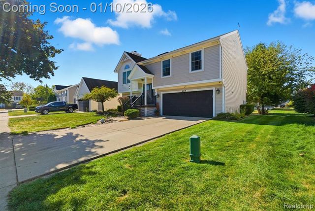 484 Waterbury Court, Belleville, MI 48111