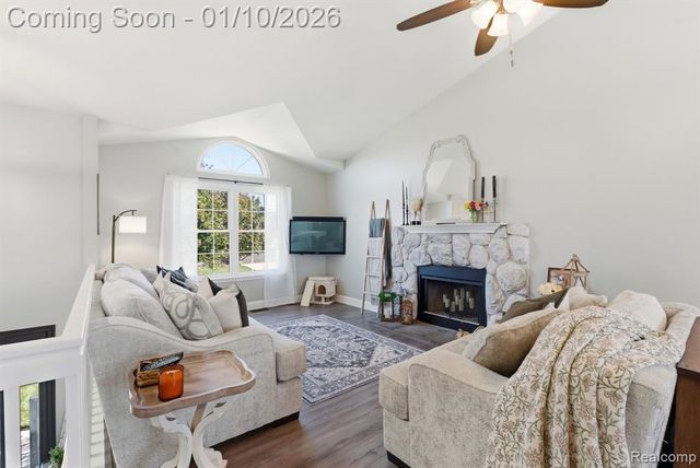 484 Waterbury Court, Belleville, MI 48111