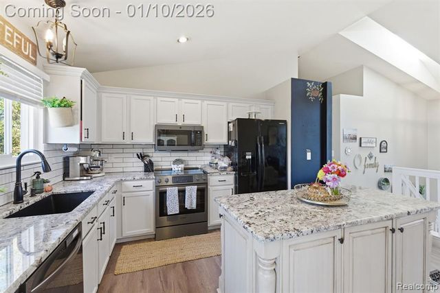 484 Waterbury Court, Belleville, MI 48111