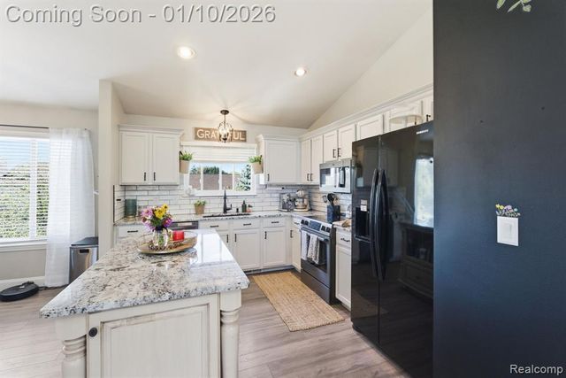 484 Waterbury Court, Belleville, MI 48111