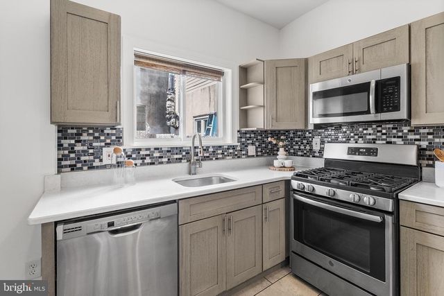 902 EMILY ST, Philadelphia, PA 19148