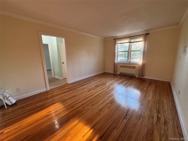 30 Cathedral Avenue 4A, Hempstead, NY 11550