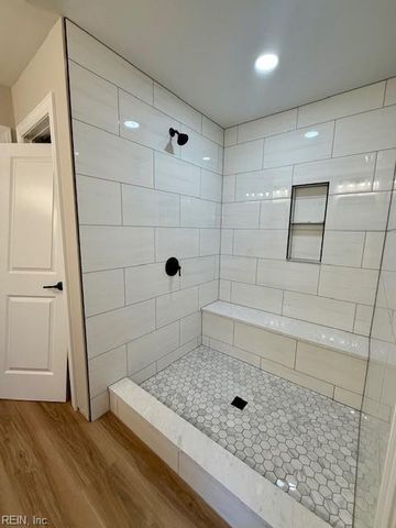 1 Jewel LN, Hampton, VA 23664