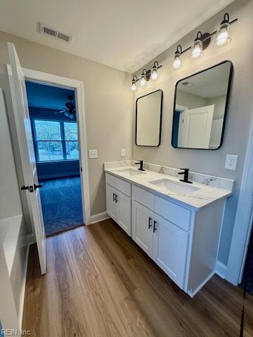 1 Jewel LN, Hampton, VA 23664