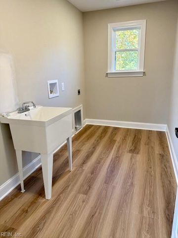 1 Jewel LN, Hampton, VA 23664