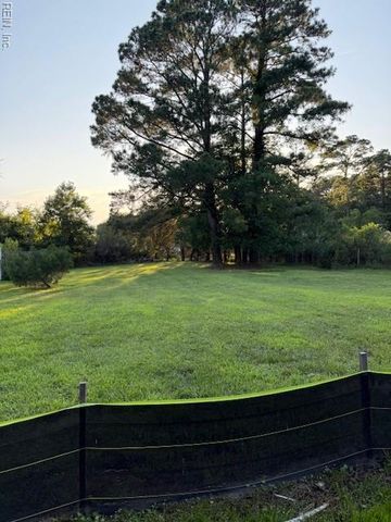 1 Jewel LN, Hampton, VA 23664