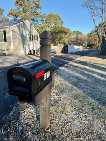 1 Jewel LN, Hampton, VA 23664