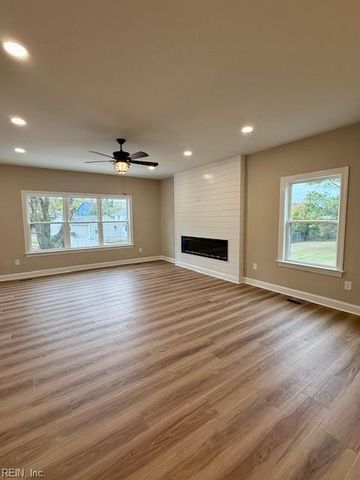 1 Jewel LN, Hampton, VA 23664